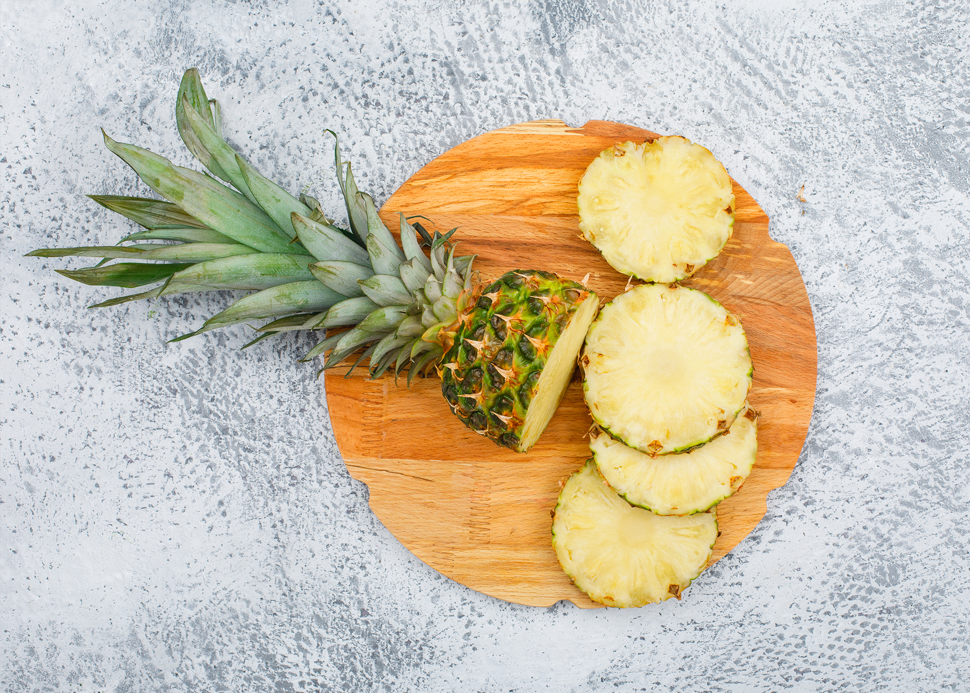 Juicy Delights: A Step-by-Step Guide to Cutting a Pineapple