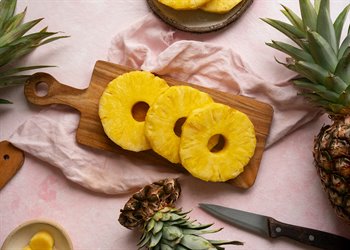 Juicy Delights: A Step-by-Step Guide to Cutting a Pineapple